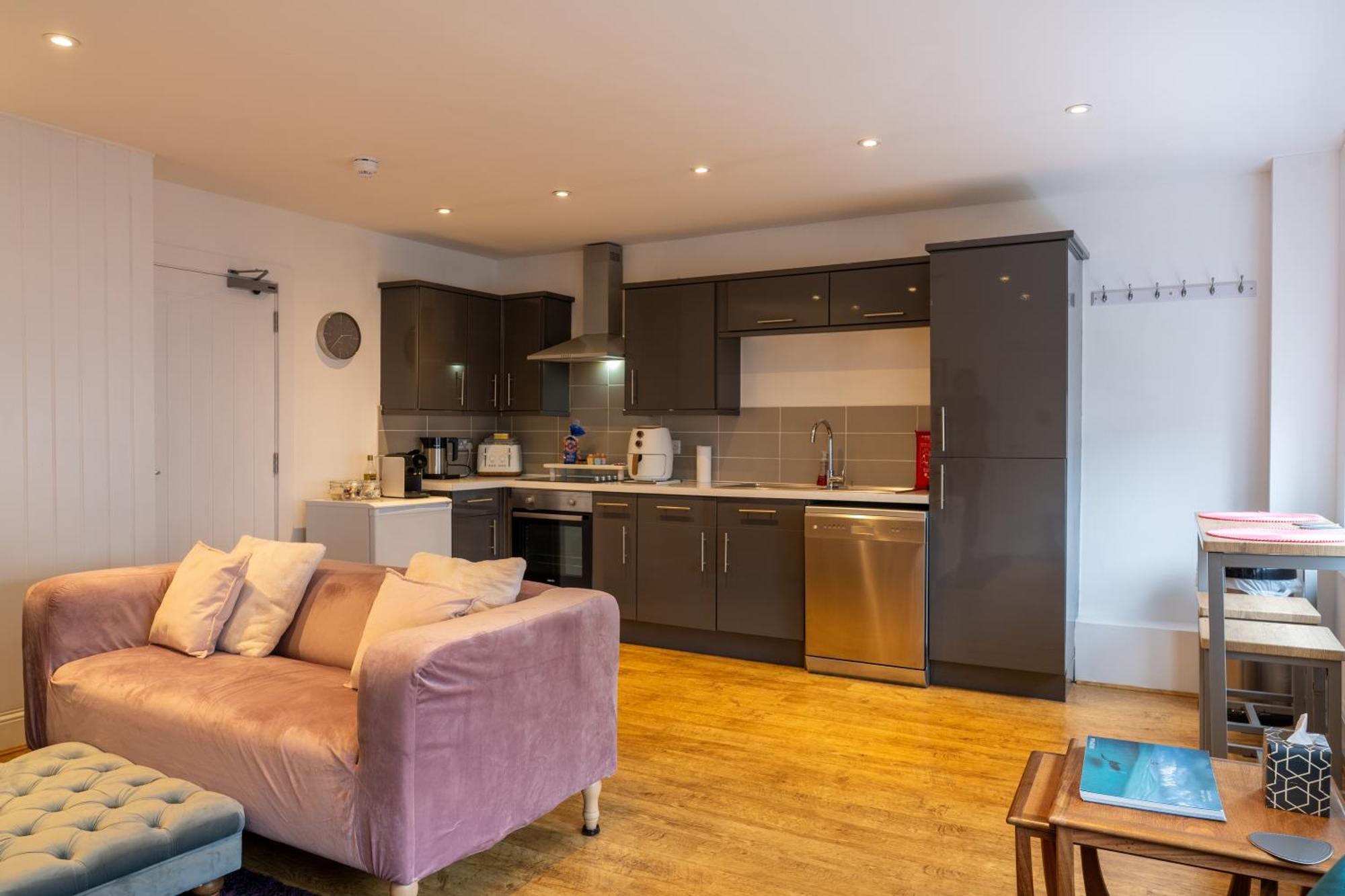 Cute 1 Bed Apartment 2 Mins From The Sea - Sleeps 4, Flat 8 The Gables, Church Street, ليم ريجيس المظهر الخارجي الصورة