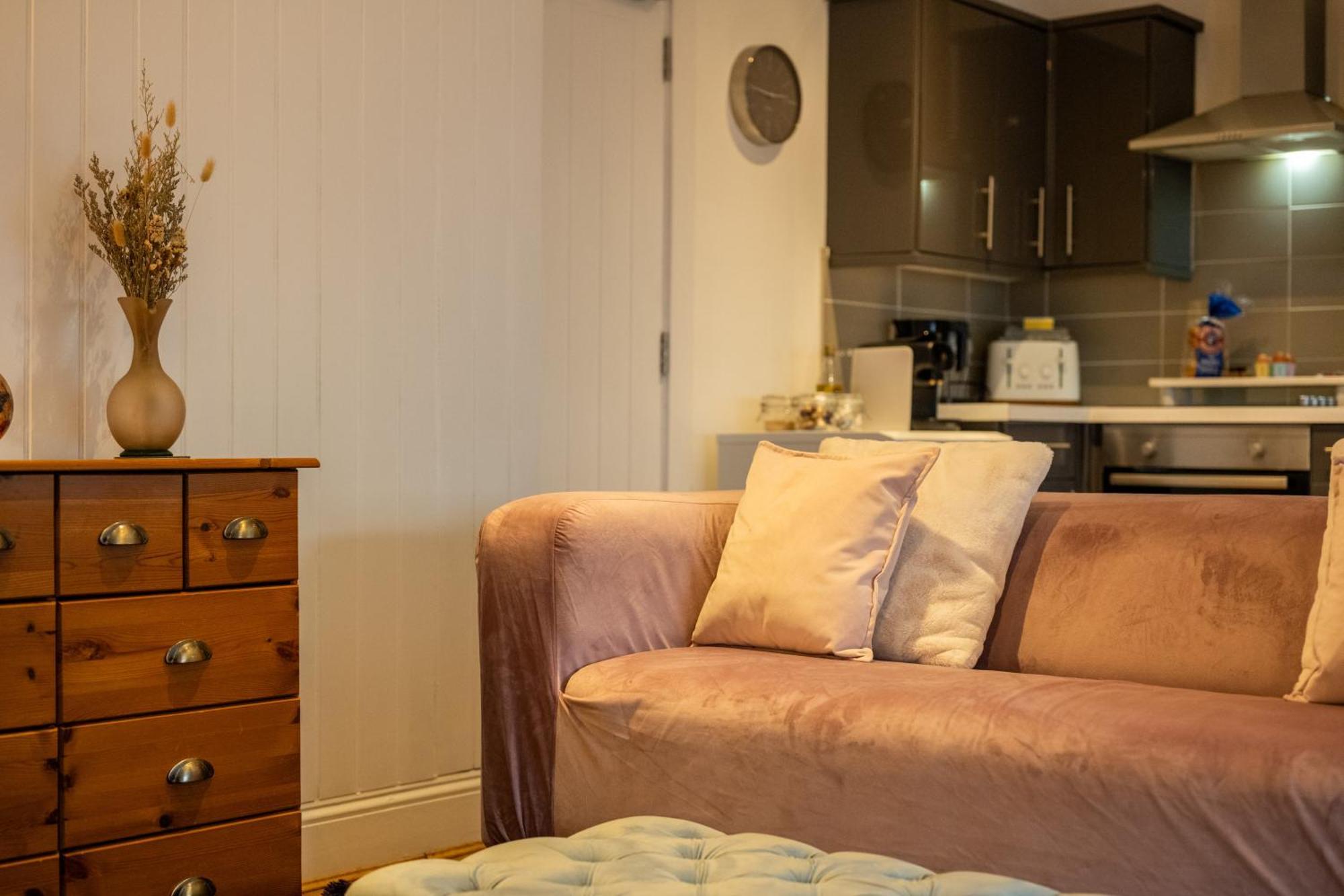 Cute 1 Bed Apartment 2 Mins From The Sea - Sleeps 4, Flat 8 The Gables, Church Street, ليم ريجيس المظهر الخارجي الصورة